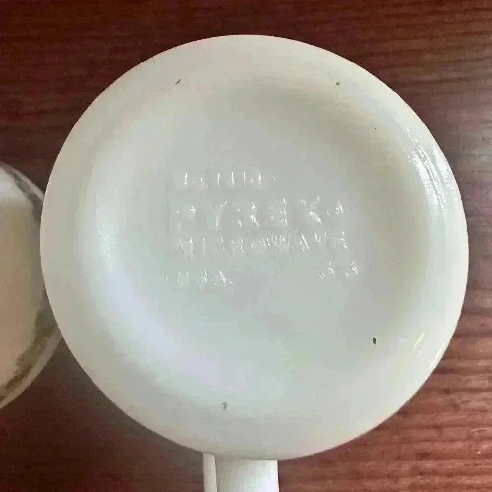 Pyrex Spring Blossom Milk Glass Coffee Mugs Cups Set Of 2 Crazy Daisy Vintage